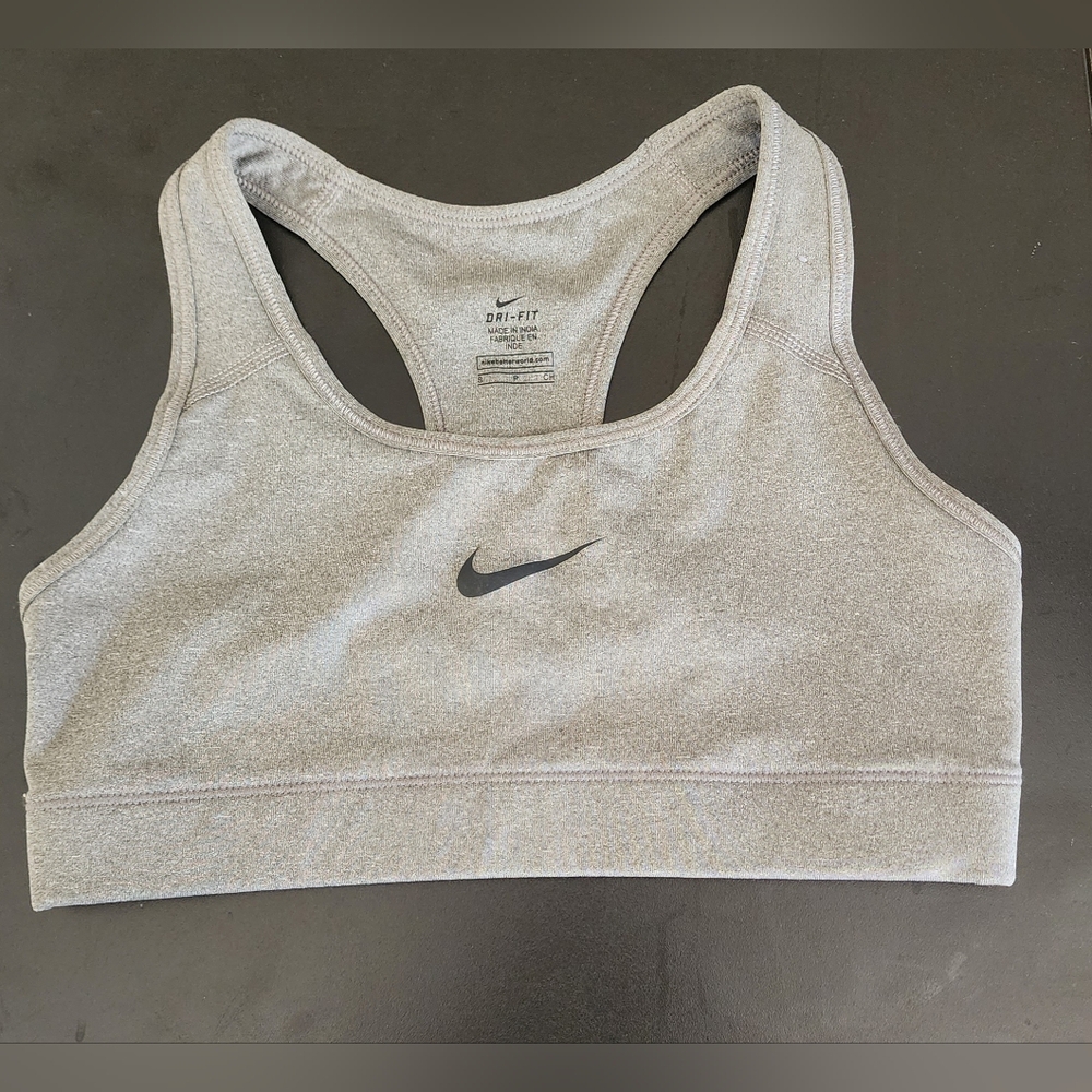 EUC Nike gray sports bra sz Small
